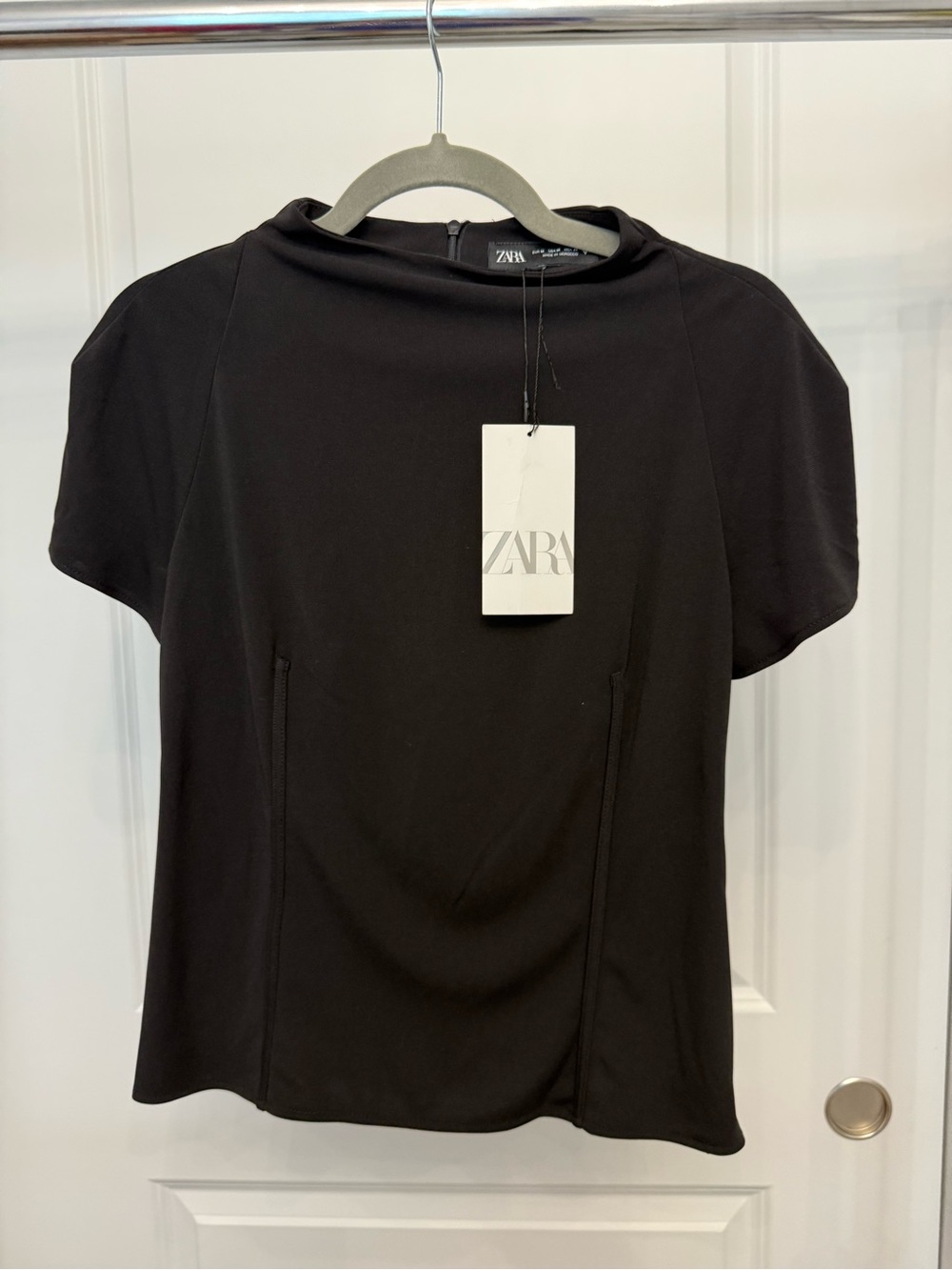 ZARA Black Short-Sleeve Crewneck Tee with Seam Detail